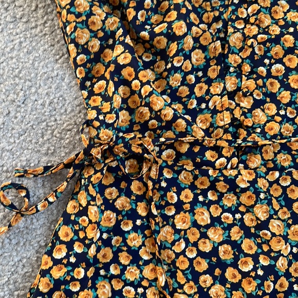 *Misguided Half Button Tea Floral Summer Mini Dress - Picture 5 of 9